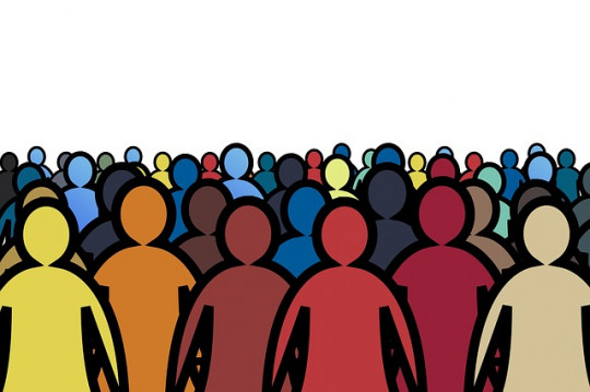 crowd-2045498_640