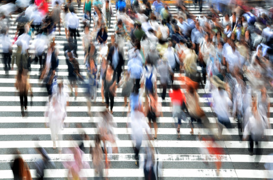 b_me-pedestrians-400811