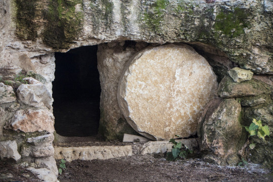 empty-tomb-3326100_1920